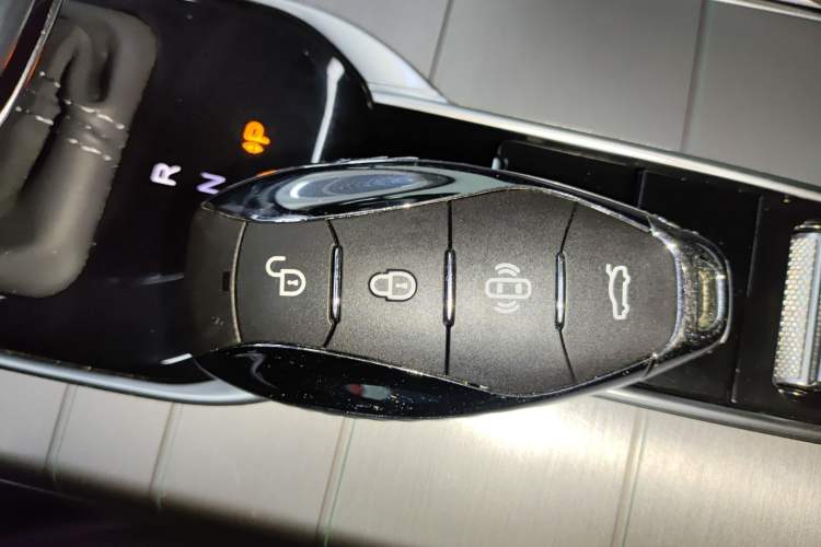 Used Hongqi HS7 PHEV 2024 2.0T PHEV Four-Wheel Drive Flagship Edition 6 Seats
