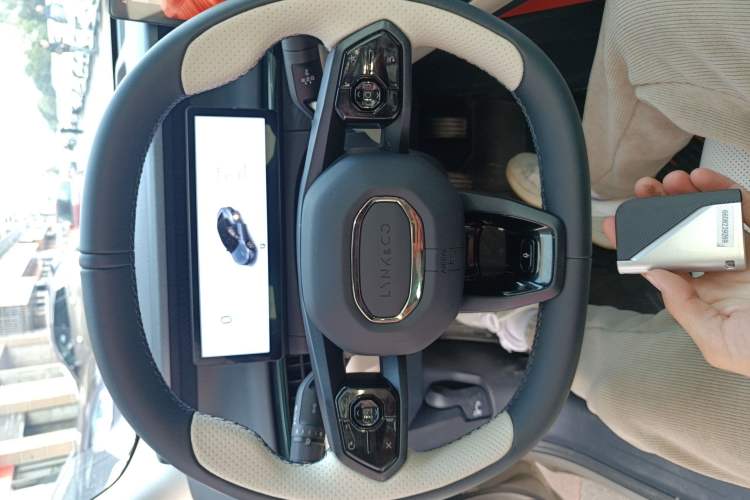 Used Lynk & Co 07 2024 EM-P 126 Long-Range Halo
