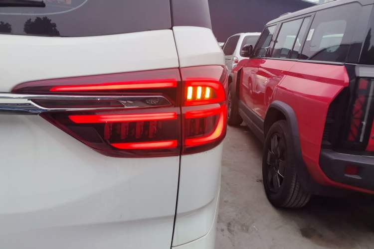 Used SAIC MAXUS G10 2022 2.0T Automatic Smart Enjoyment Version Gasoline 7 Seats