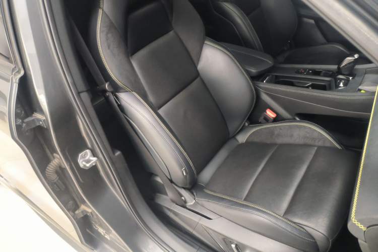 Used Lynk & Co 03 2023 1.5TD DCT JingPro Right Front Seat