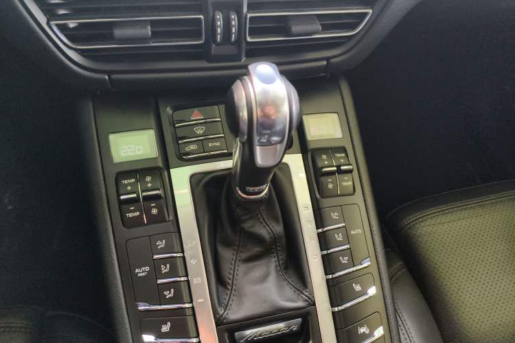 Used Porsche Macan 2018 Macan 2.0T Gear Lever