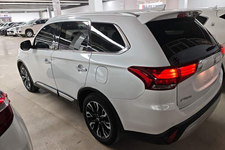 Used Mitsubishi Outlander 2020 2.4L 4x4 Zhi Xiang Edition 5 Seats