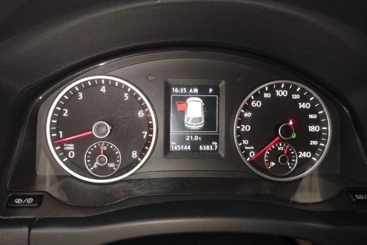 Used Volkswagen Tiguan 2015 1.8TSI Automatic All-Wheel-Drive Luxury Model
