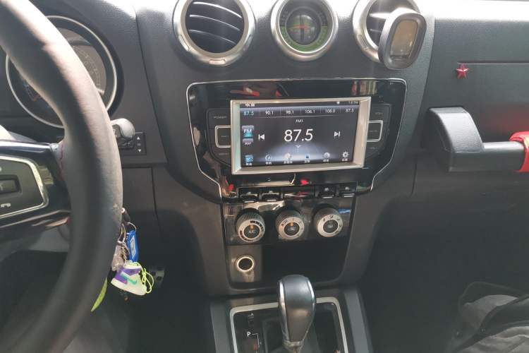 Used BAIC Off-Road BJ40 2016 40L 2.3T Automatic All-Wheel Drive Premium Edition Audio And AC Panel