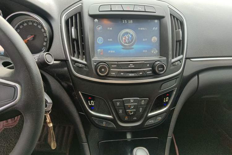 Used Buick Regal 2015 1.6T Leading Technology Model Audio And AC Panel