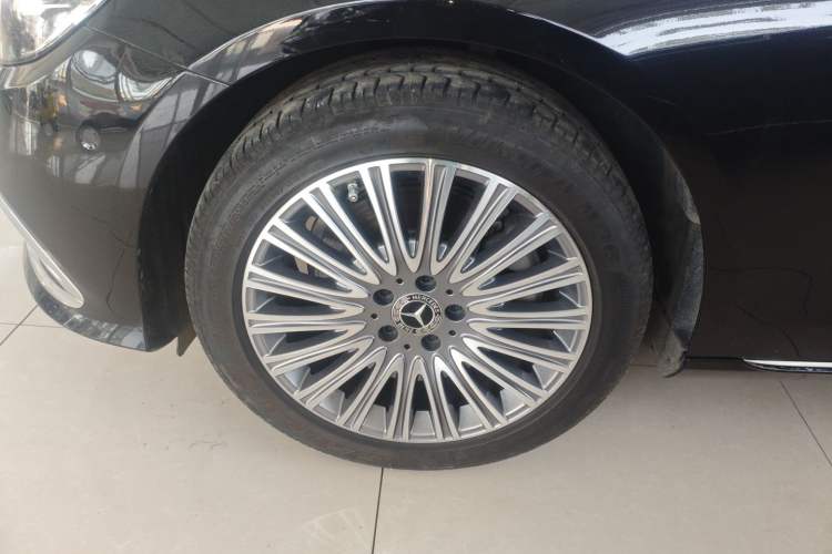 Used Mercedes-Benz E-Class 2022 Second Facelift E 300 L Fashion Edition Exterior 4