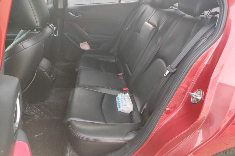 Used Mazda 3 Axela 2019 Cloud-Controlled Sedan 1.5L Automatic Luxury Model China VI Standard Left Rear Seat