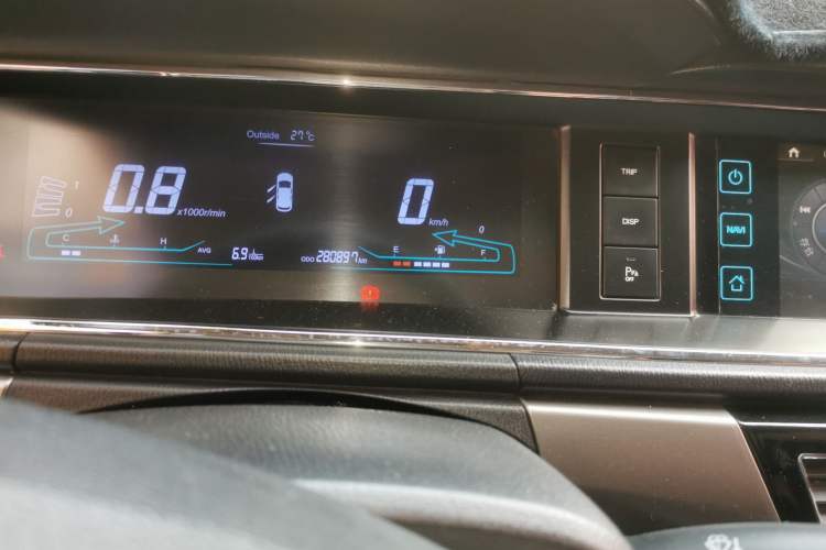 Used CHANGAN KAICHENG Oushang A600 2016 1.5L Manual Luxury 7-Seater Odometer Close Up