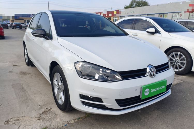 Used Volkswagen Golf 2017 1.6L Automatic Comfort Million-Vehicle Anniversary Edition Front Right 45 Deg