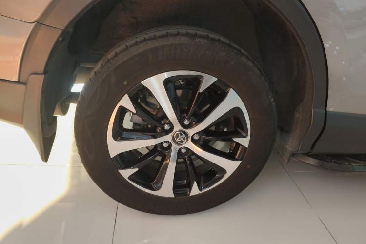 Used Toyota RAV4 2019 2.0L CVT Two-Wheel Drive Comfort Edition China VI Standard