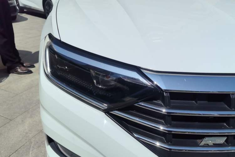 Used Volkswagen Sagitar 2019 280TSI DSG Comfort Version China VI Standard Right Front Headlight