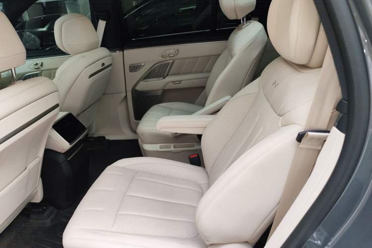 Used ONVO Luxeed L90 2025 Model—Ultra Six-Seater Version
