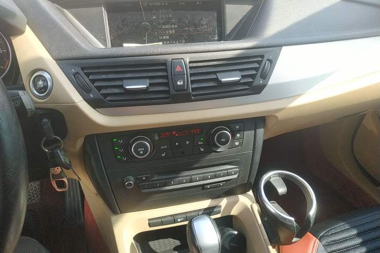 Used BMW X1 2012 sDrive18i Luxury Model Audio And AC Panel