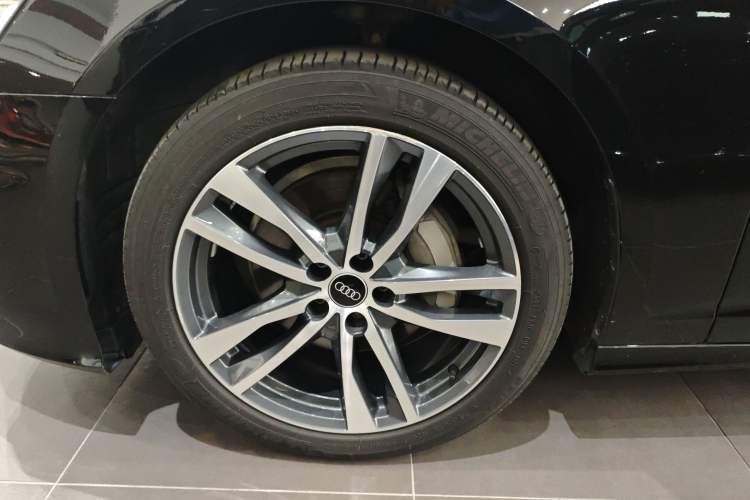 Used Audi A6L 2022 40 TFSI Luxury Dynamic Model Left Front Wheel Hub