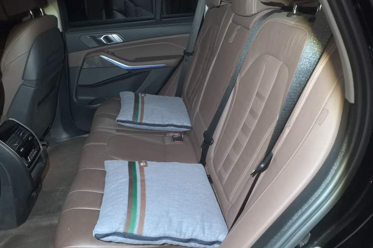 Used BMW X5 2019 xDrive40i Luxury Model with M Sport Package Left Rear Seat