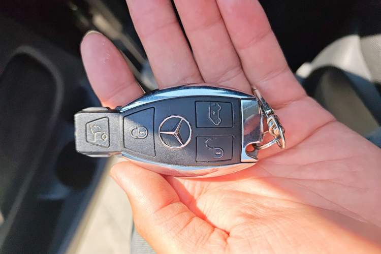 Used Mercedes-Benz V-Class 2020 V 260 Avantgarde Edition Vehicle Key