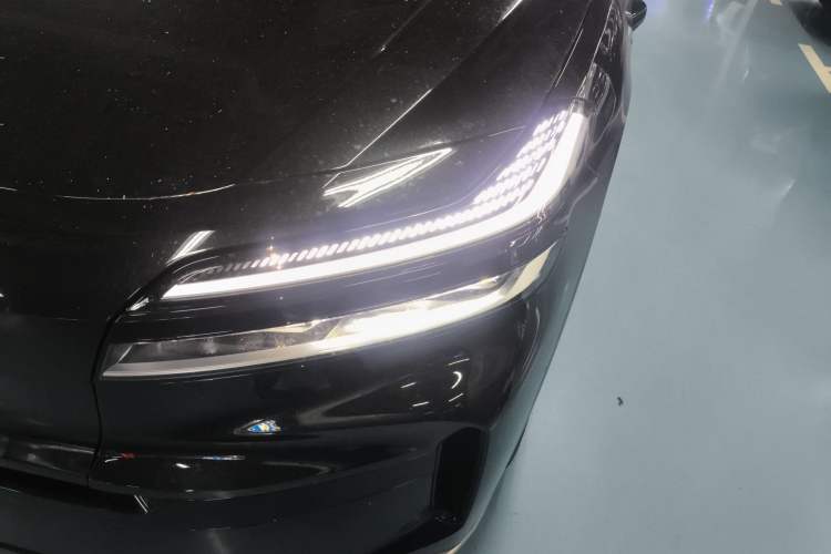 Used ONVO Luxeed L90 2025 Model—Ultra Six-Seater Version Left Front Headlight