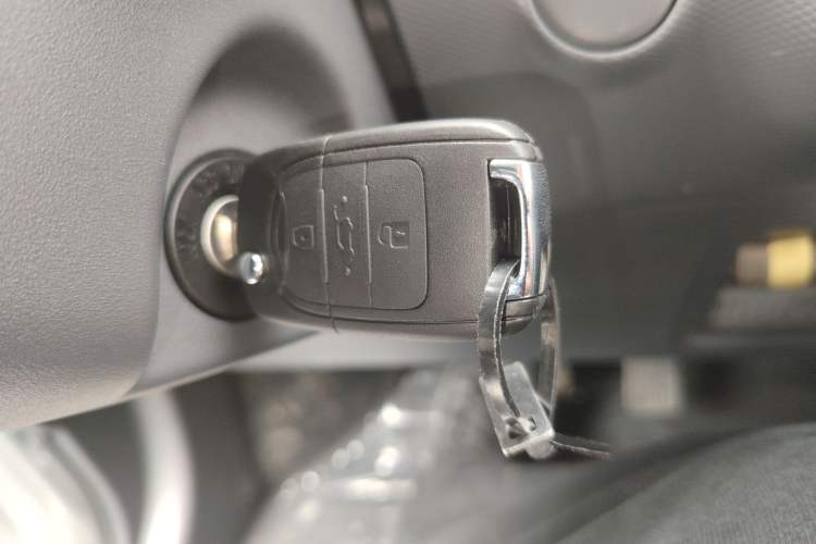 Used Wuling Zhiguang New Energy 2025 Model 305km Ambitious Edition Vehicle Key