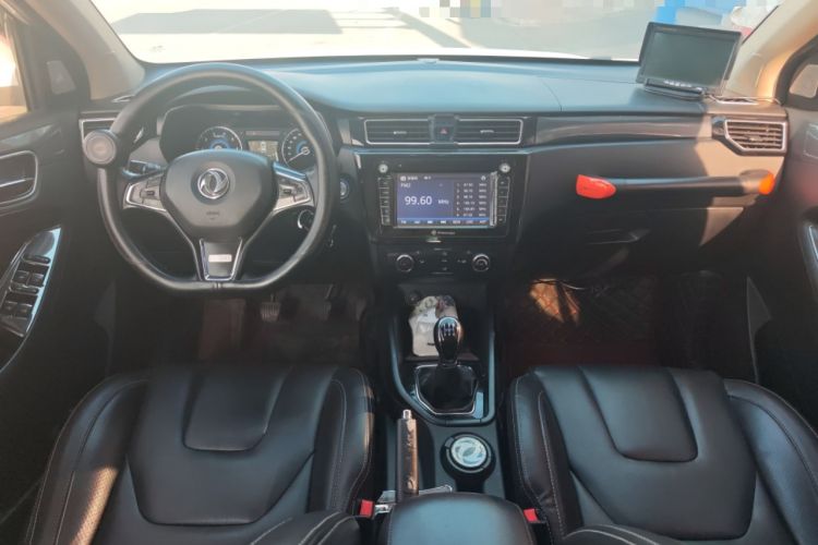 Used Dongfeng Fengon 580 2017 1.8L Manual Comfort Model Center Console