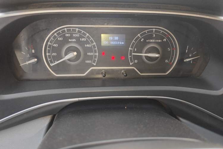 Used SAIC MAXUS Xintu V80 2021 2.0T Manual Classic Aoyuntong 127 PS Mid-axle Mid-roof 6/7/8/9-Seater