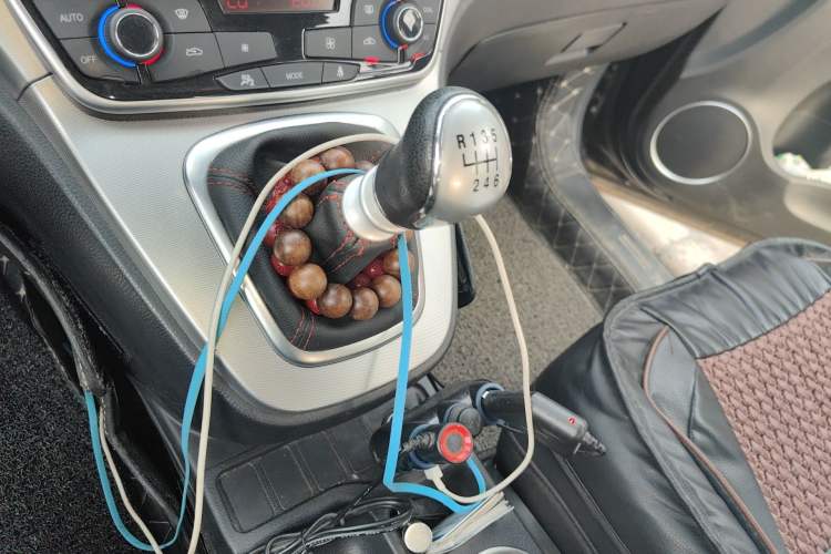 Used Haval M6 2018 1.5T Manual Two-Wheel Drive Elite Model Gear Lever