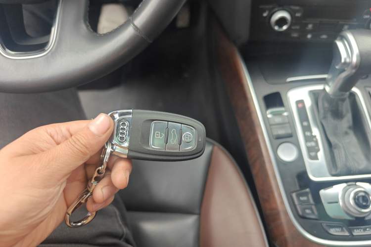 Used Audi Q5 2017 Plus 40 TFSI Comfort Model
