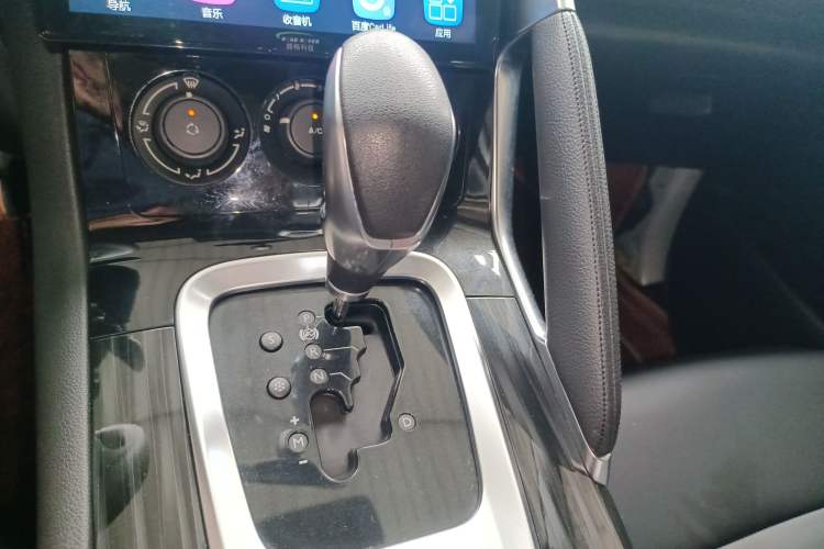 Used Peugeot 3008 2015 1.6THP Automatic Classic Edition Gear Lever