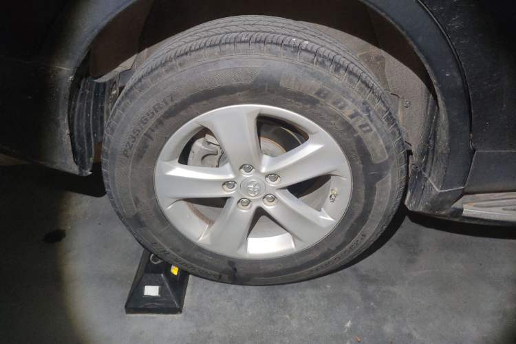 Used Toyota RAV4 2013 2.0L CVT Four-Wheel Drive New Edition