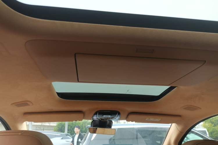 Used VOYAH Dream 2025 PHEV Four-Wheel-Drive Flagship Kunpeng Edition Headliner