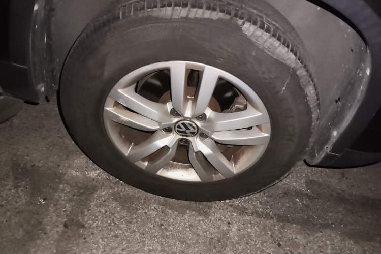 Used Volkswagen Tiguan 2015 1.8TSI Automatic Two-Wheel Drive Trend Edition Right Front Wheel Hub