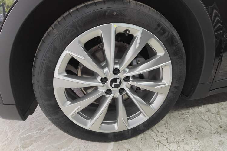 Used ONVO L60 2025 Model, 60kWh Black Knight Special Edition Left Front Wheel Hub