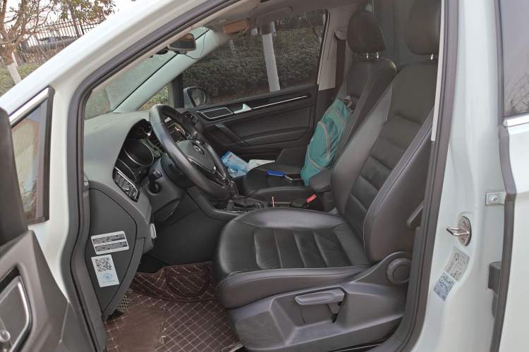 Used Volkswagen Golf 2015 1.4TSI Sportsvan Left Front Seat