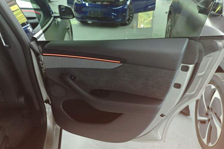 Used Tesla Model Y L 2025 Model Long-Range All-Wheel-Drive Version
