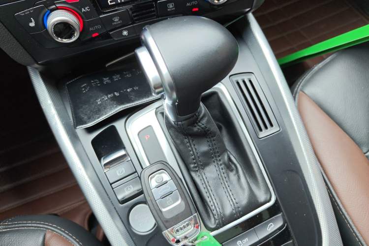 Used Audi Q5 2017 Plus 40 TFSI Technology Model Gear Lever