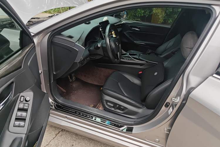 Used Toyota Avalon 2019 Dual-Engine 2.5L Luxury Edition China VI Standard