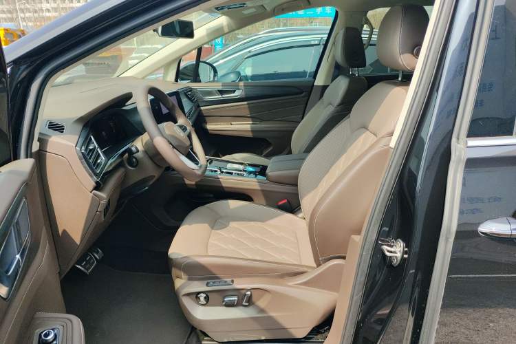 Used Volkswagen Viloran 2024 380TSI Premium Edition Left Front Seat