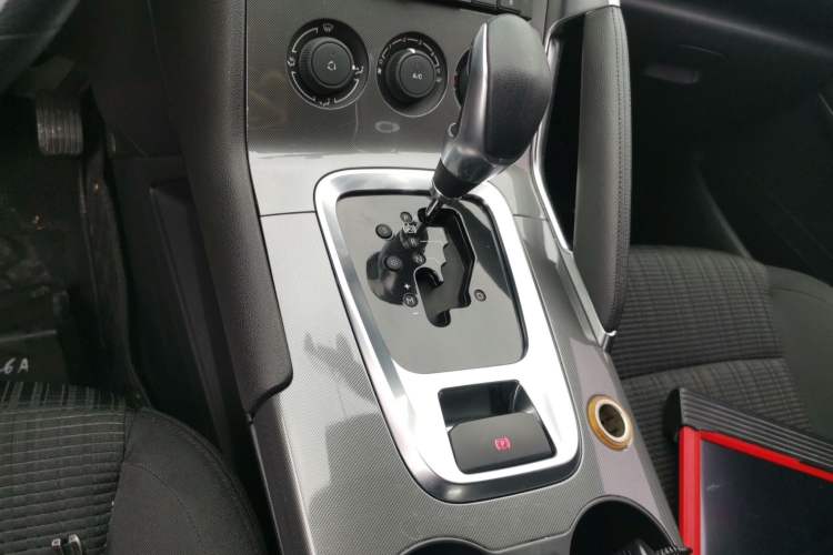 Used Peugeot 3008 2016 2.0L Automatic Classic Edition Gear Lever