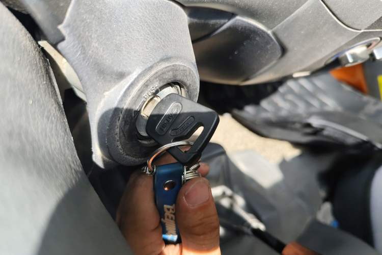 Used King Long Golden Way 2015 2.0L Value-Packed Practical Version 4G21B
