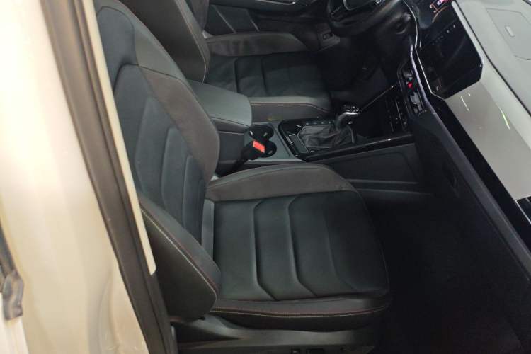 Used Volkswagen Tayron 2022 330TSI Two-Wheel Drive Luxury Smart Connectivity Version Right Front Seat