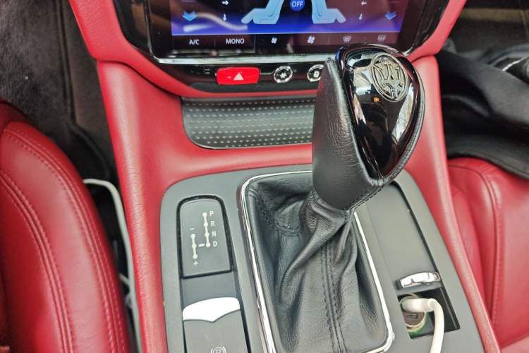 Used Maserati GranTurismo 2007 4.2L Standard Edition Gear Lever