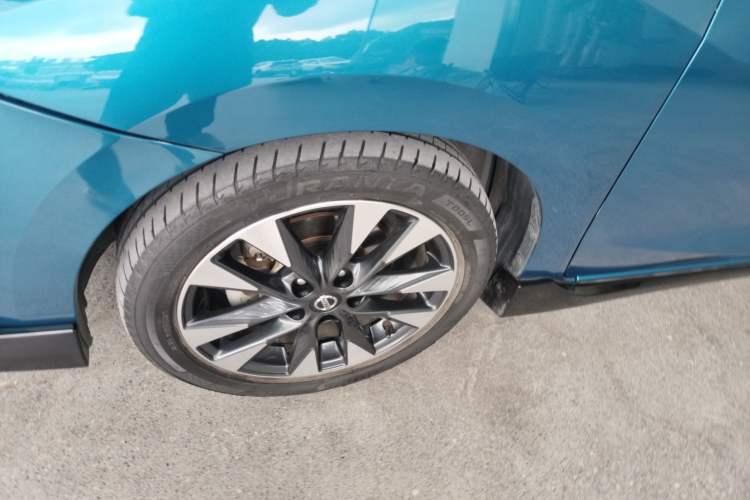 Used Nissan Lannia 2020 1.6L CVT Smart Connect Smart Cool Edition Left Front Wheel Hub