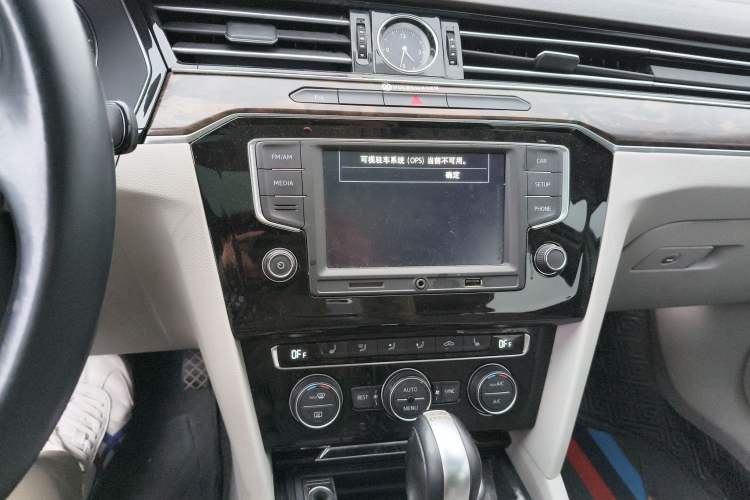 Used Volkswagen Magotan 2017 380TSI DSG Luxury Model Audio And AC Panel