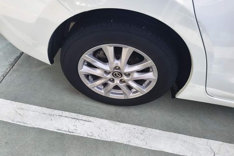 Used Mazda Mazda 3 Axela 2014 Sedan 1.5L Automatic Luxury Model