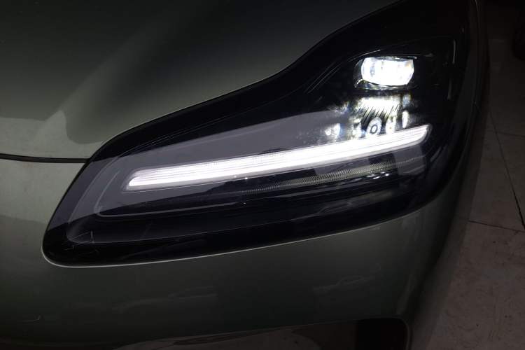 Used Wuling Bingo PLUS 2024 510 km Flagship Edition Four-Seater Version
