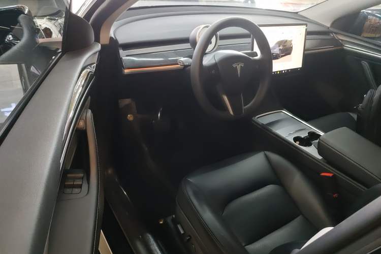 Used Tesla Model Y 2023 Long-Range All-Wheel-Drive Version