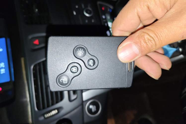 Used Renault Latitude 2013 2.0L CVT Fashion Edition