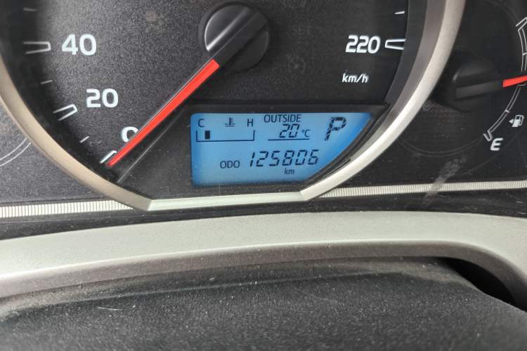 Used Toyota RAV4 2015 2.0L CVT Two-Wheel Drive Fashion Edition Odometer Close Up