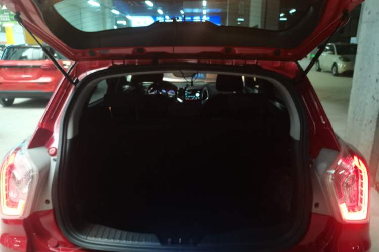 Used SsangYong Tivolan 2015 1.6L Automatic Two-Wheel Drive Zhi Chun Edition