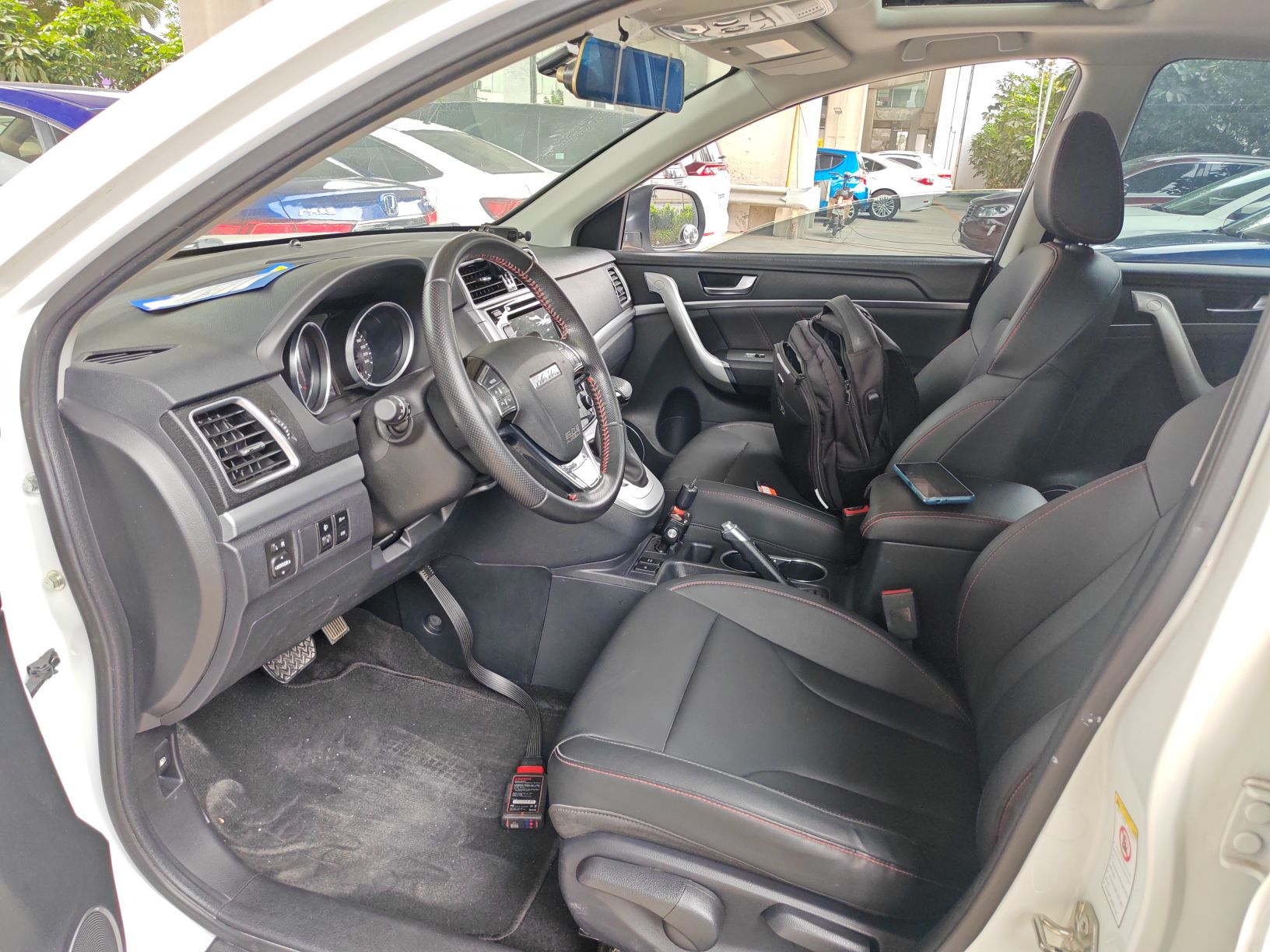 Переднее сиденье в автомобиле