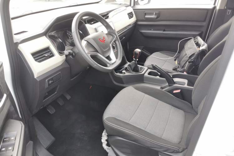 Used Wuling Hongguang PLUS 2019 1.5T Manual Comfort Version 7 Seats Left Front Seat